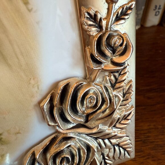 Vintage Frame with 3D Roses and Wedding Picture - Picture 9 of 13